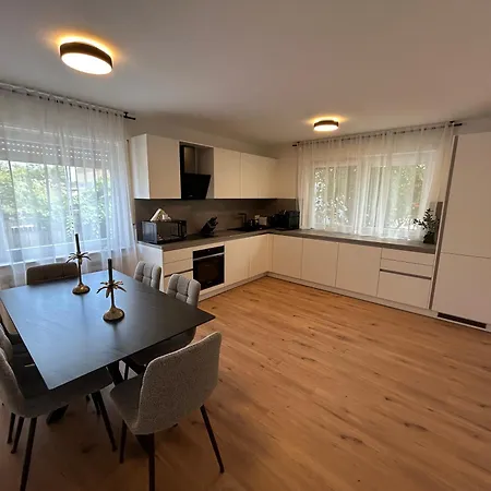 Kj Bis 10p-zentral-garten-wifi-parken-grill Lägenhet